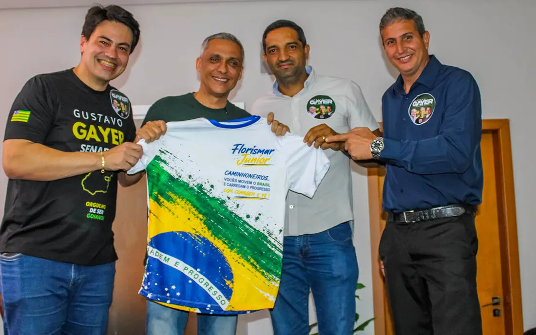 Florismar Júnior e apoiadores com a camisa da campanha dedicada aos caminhoneiros